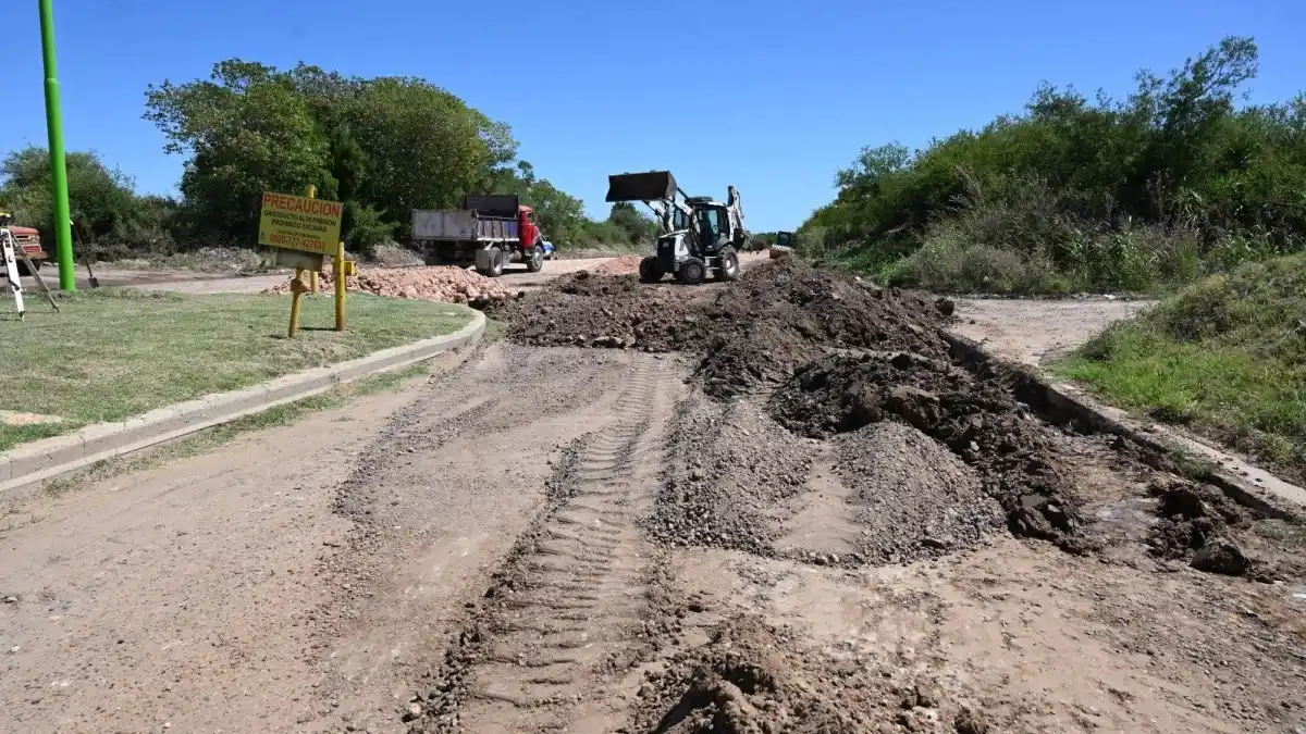 Avanzan los trabajos de mejoramiento en avenida Alsina hacia Ruta 136