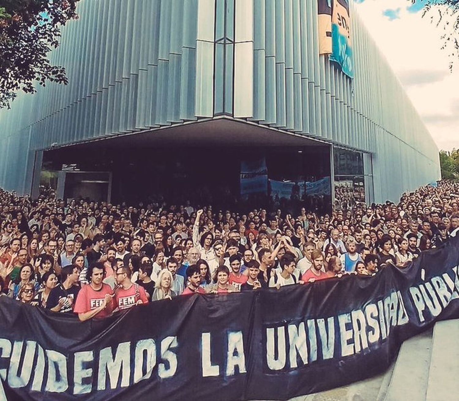 Nueva marcha atrás de Milei: Aumentarán los fondos para las universidades