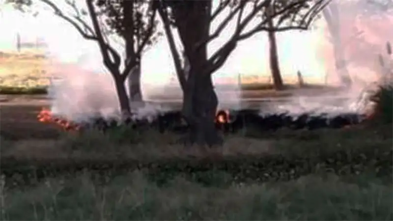 Apareció un cuerpo incendiado en el ingreso a una localidad entrerriana 