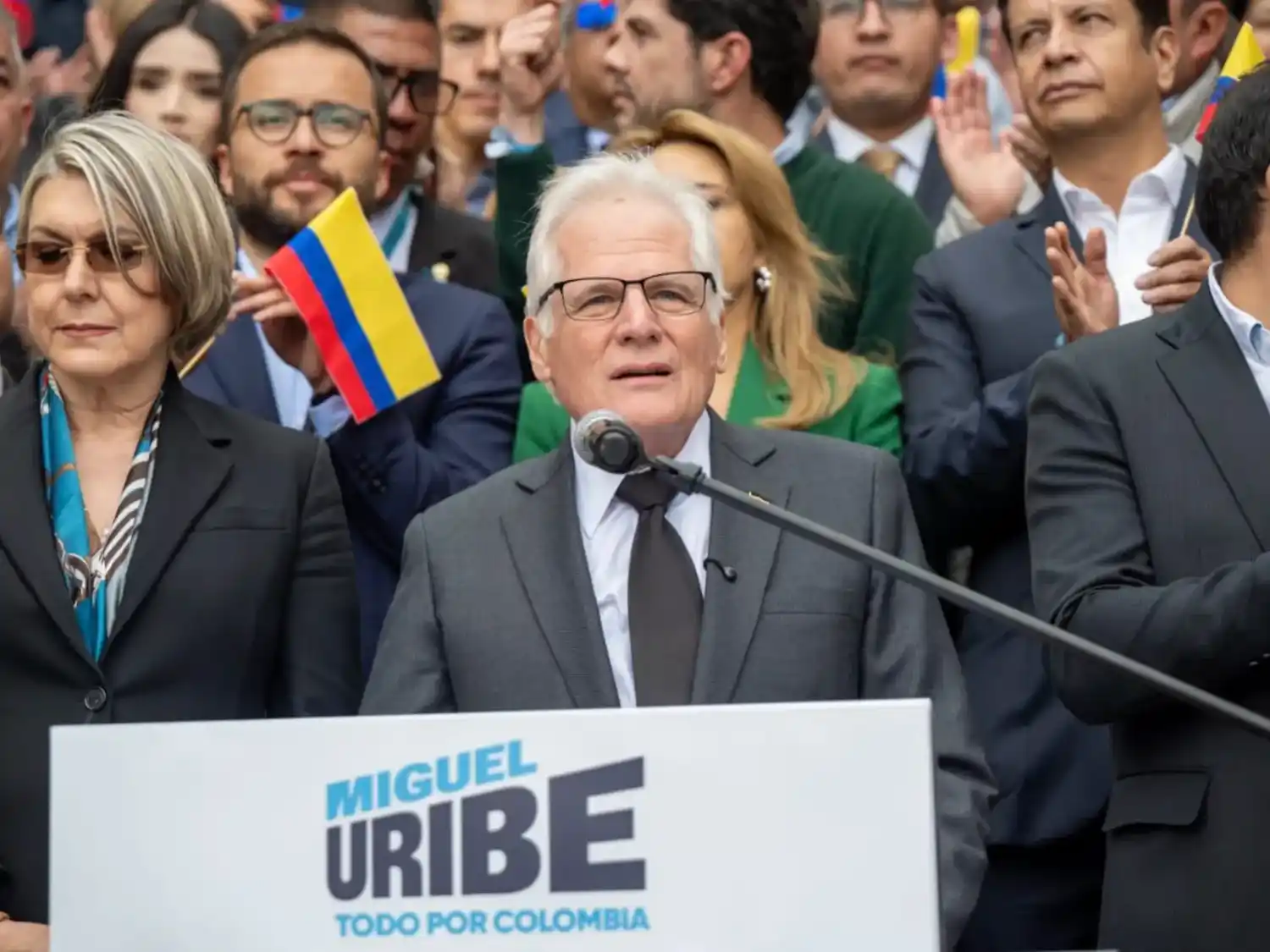 Miguel Uribe Londoño oficializó su precandidatura presidencial.