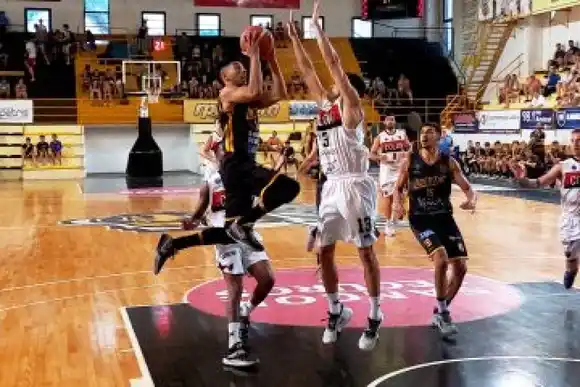 Colón será el rival de Libertad de Sunchales en los Play Off