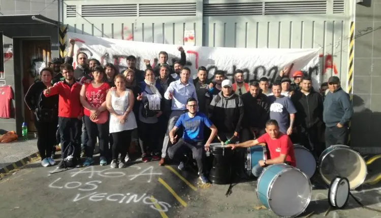Trabajadores de la empresa Gaelle protestan contra los despidos en la fábrica de Avellaneda