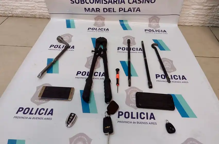 Los atrapan con las manos en la rueda de auxilio de cotizada 4x4