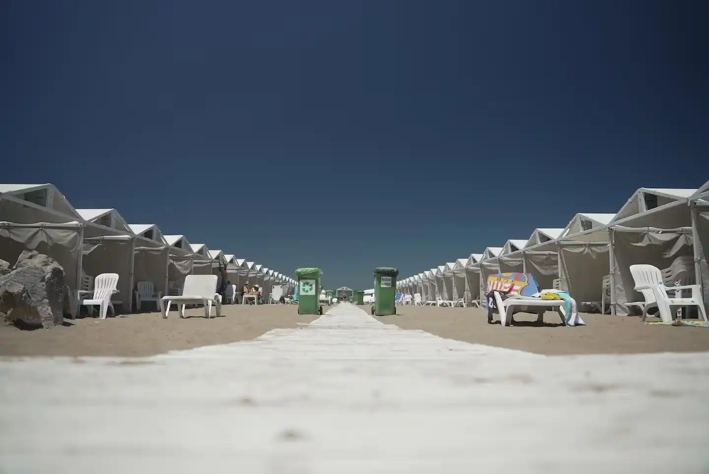 Aumentos de hasta el 300% en precios de carpas en Mar del Plata generan controversia