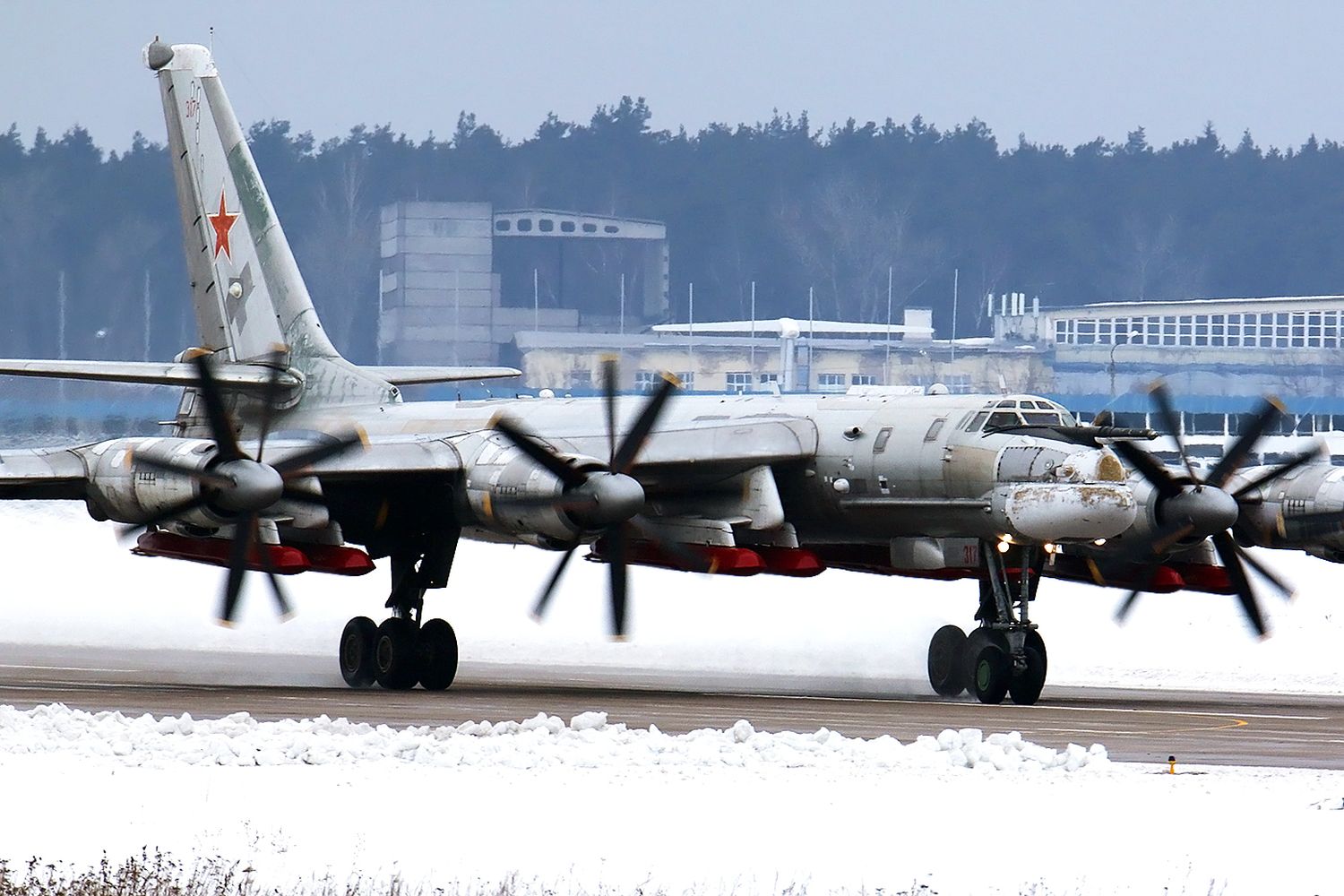 Rusia lanzó masivo ataque de misiles y drones contra Ucrania. Violación del espacio aéreo polaco