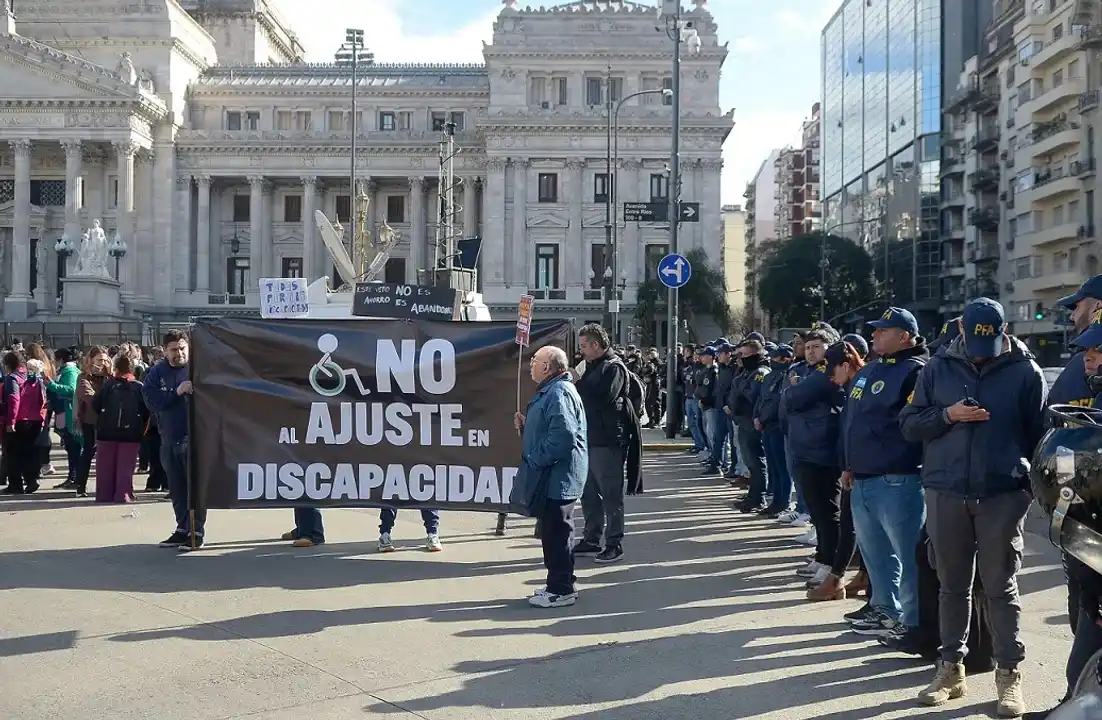 "No al ajuste en discapacidad"