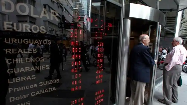 Ya se puede comprar “dólar ahorro” con tarjeta de débito