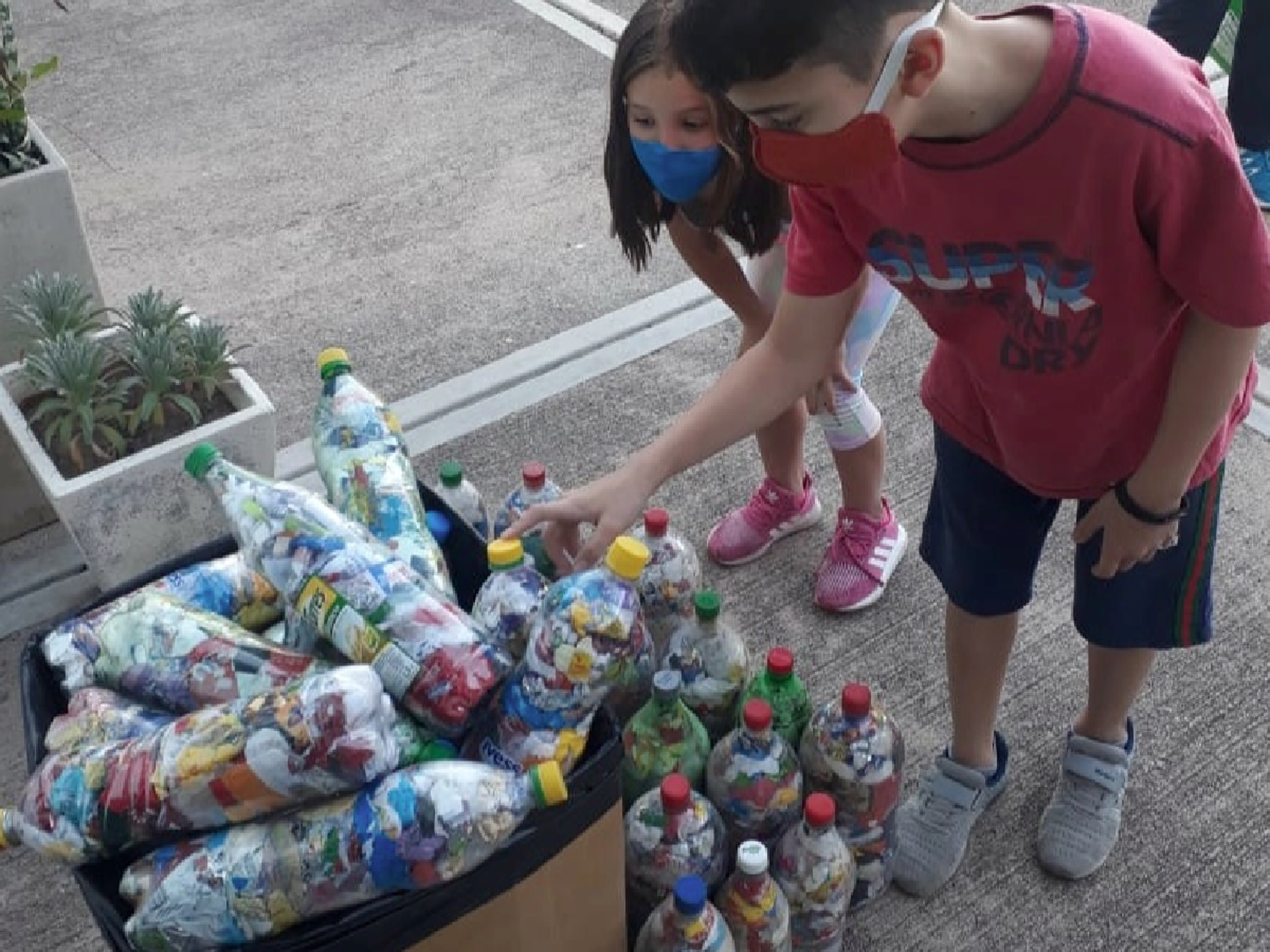 Freyre: la láctea ya cuenta con la mitad de los ecoladrillos para su nueva sala       