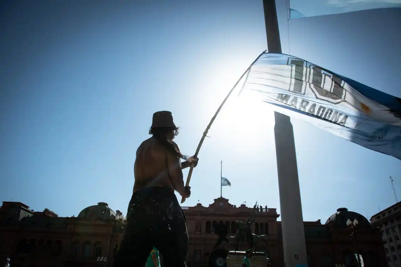 Maradona eterno: algo de cada uno de nosotros se fue con él