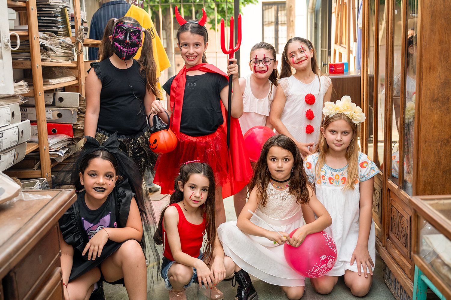 Las chicas posando para La Opinión