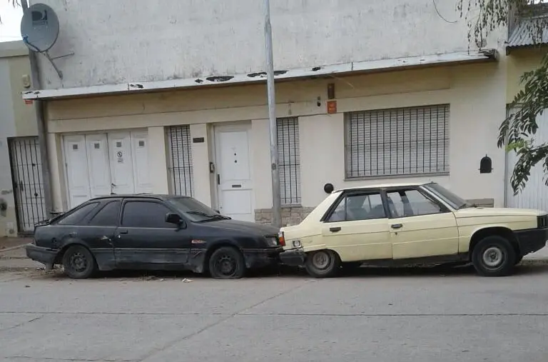 Autos abandonados en 72 entre 53 y 55