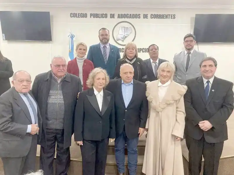 Reconocimiento a los convencionales de la reforma del 94