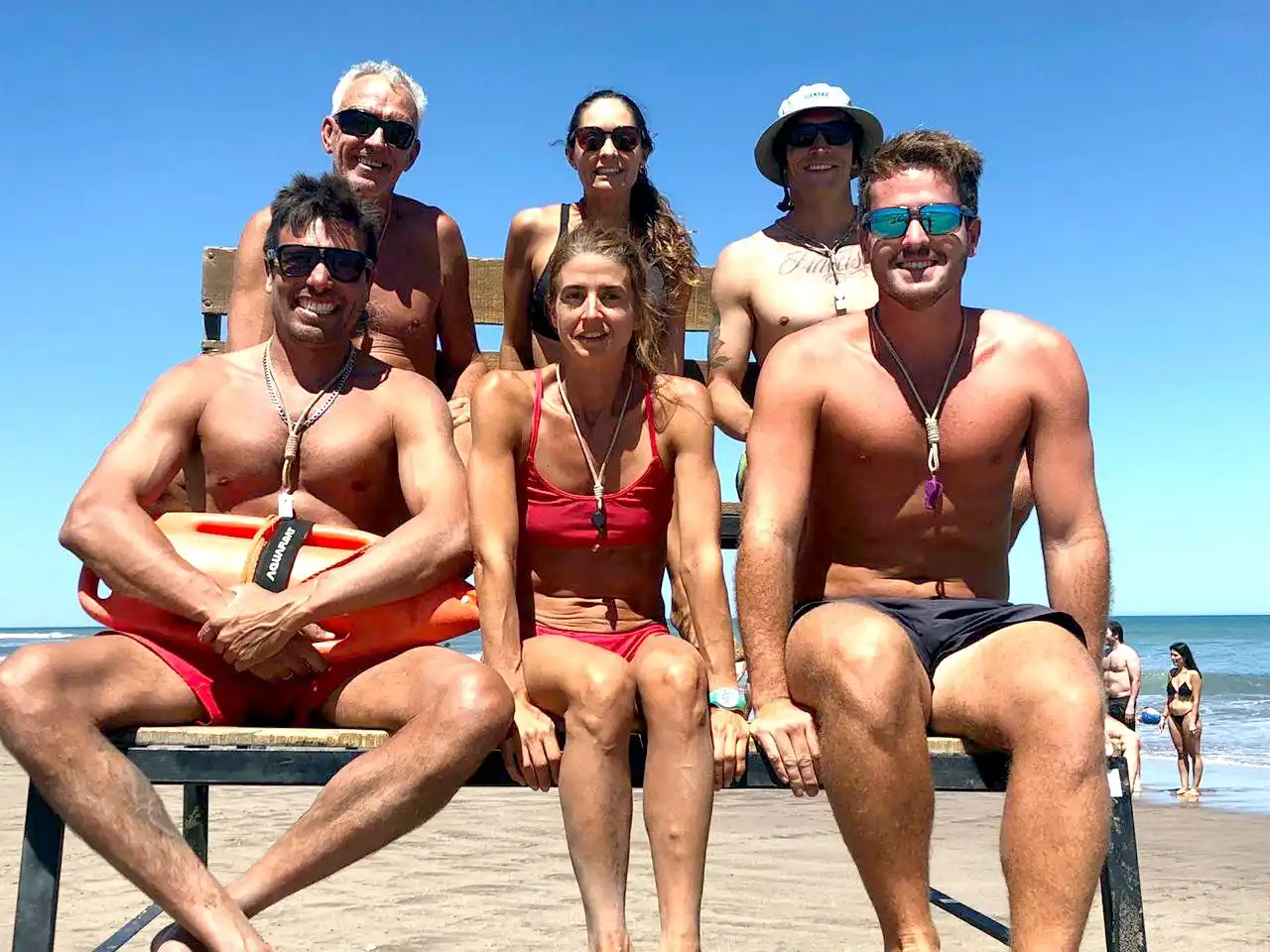 Equipo. Fabián Veccia, Nicolás Otero, Leandro Salgado, Francisco Fanuele junto a Débora y Paula