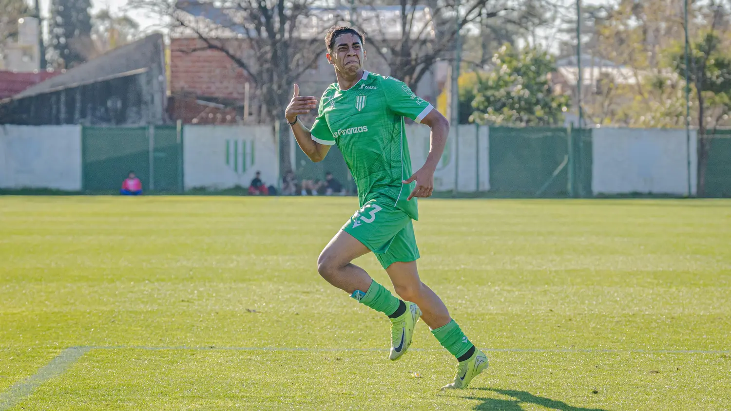 Caetano y un debut soñado en la reserva de Banfield
