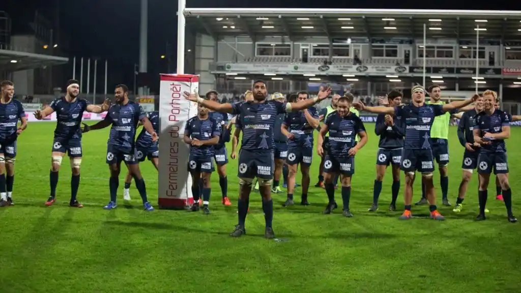 Bruni tuvo su primera vez en el rugby francés