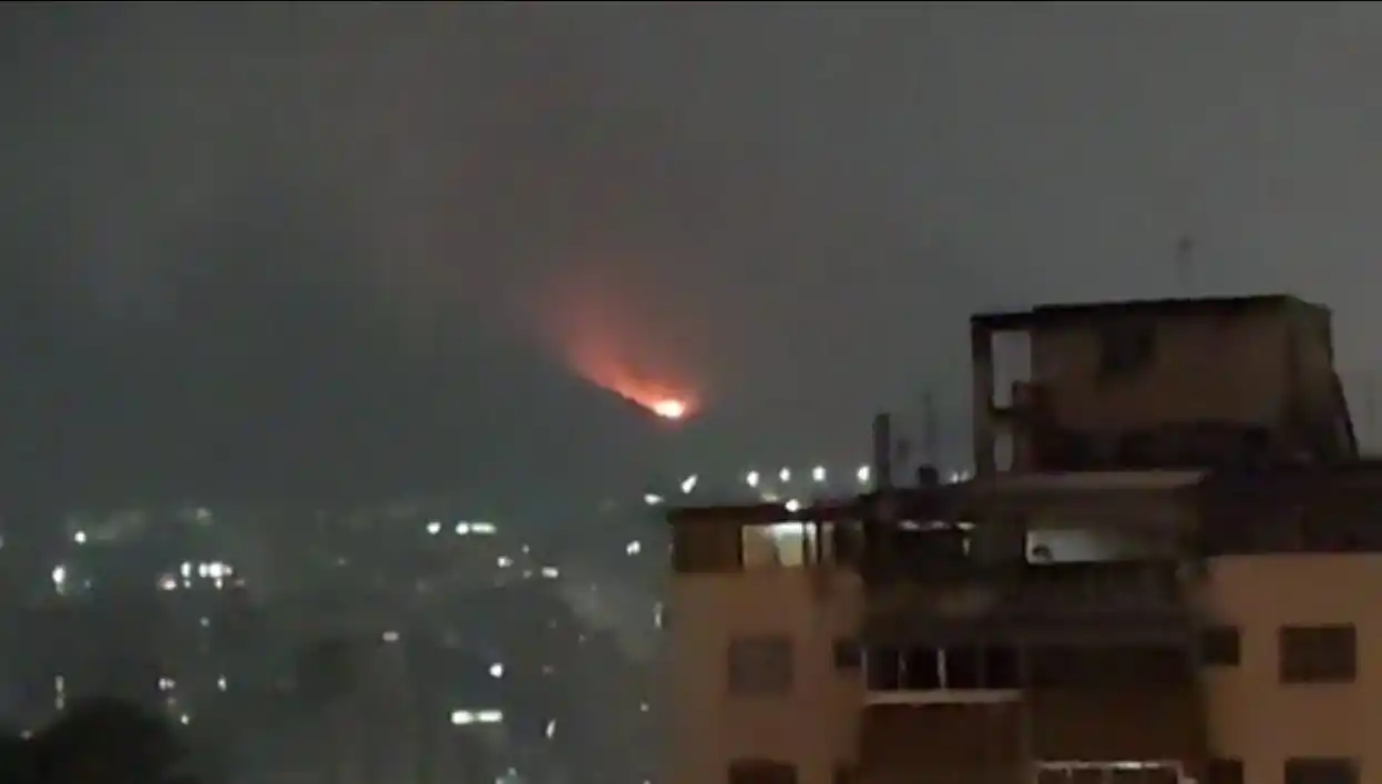 Explosión en EL ÁVILA deja parte de Caracas a oscuras e incomunicada