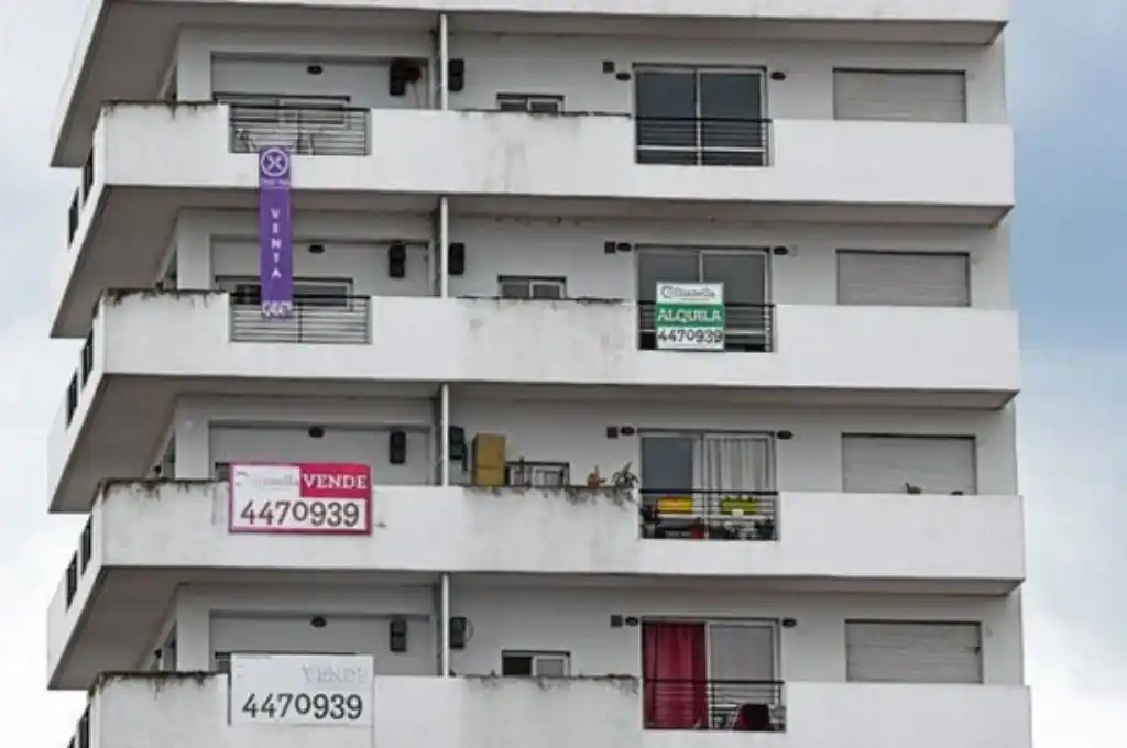 Buscan prohibir en todo el país los contratos de alquiler en dólares