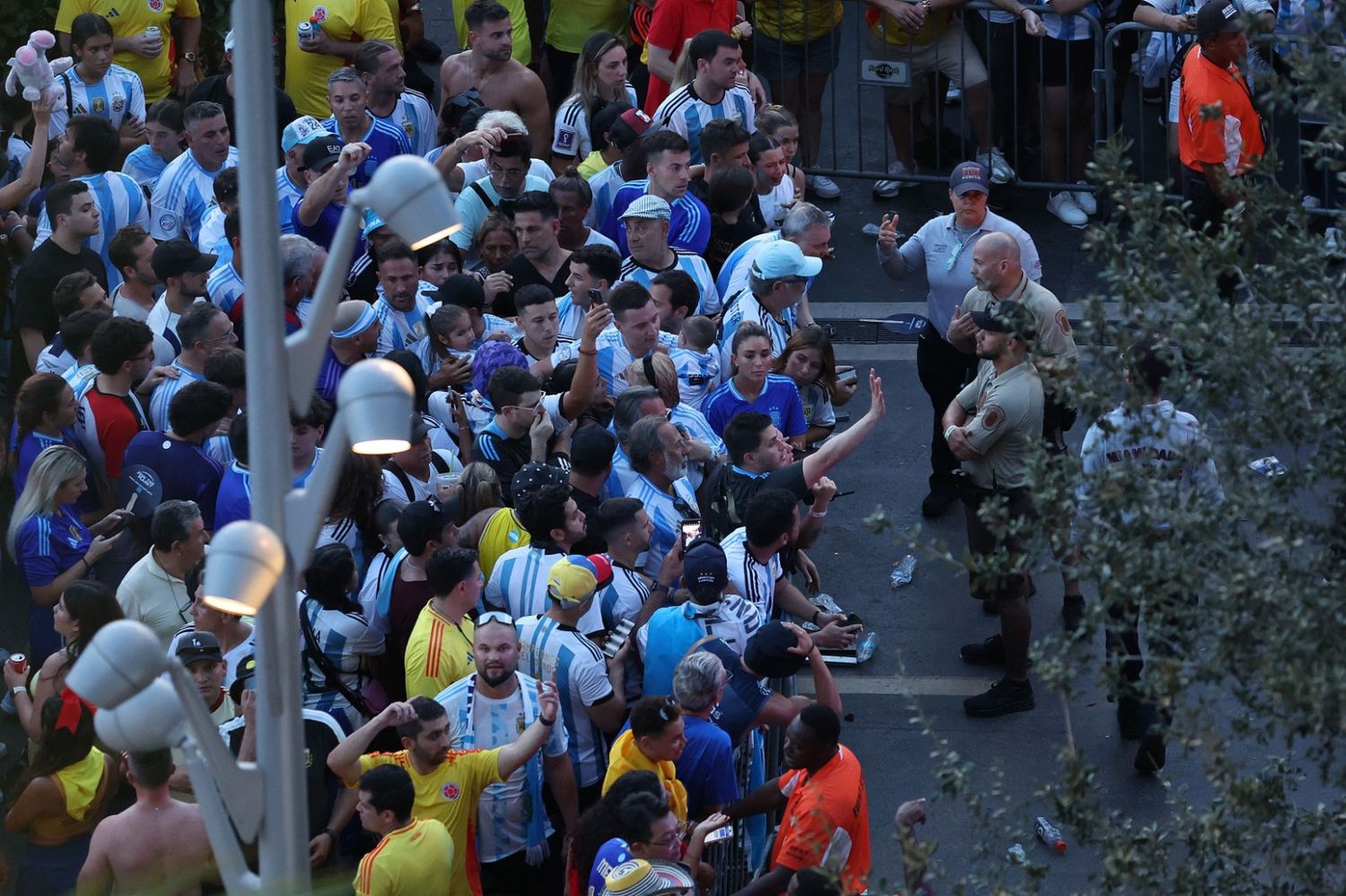 La experiencia de un gualeguaychuense en el caótico ingreso al estadio para ver Argentina-Colombia