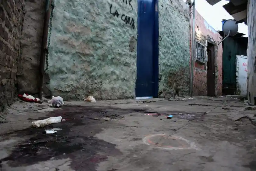 Asesinaron a una mujer a balazos en zona sur: dos jóvenes de 18 años fueron detenidos