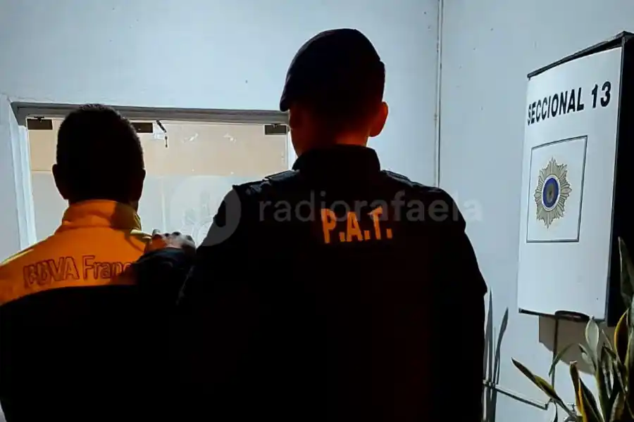 La P.A.T detiene a individuo a bordo de una moto con pedido de secuestro