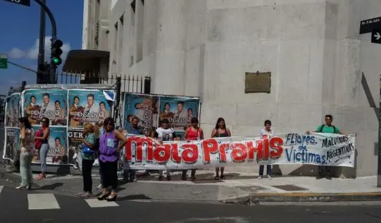 Protesta por casos de mala praxis en Malvinas Argentinas