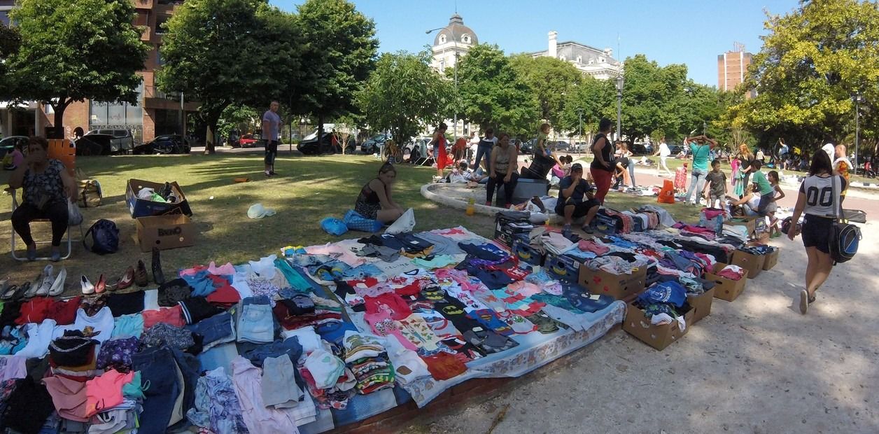 La feria americana en Plaza San Martín en 2017(FOTO: Clarín)