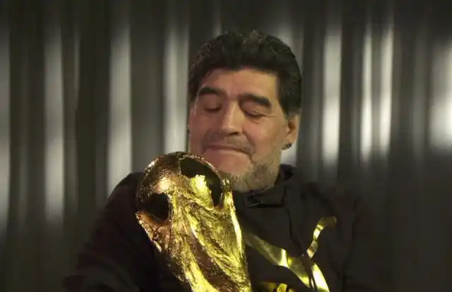 Maradona reveló cuál fue su mejor compañero en la cancha y cantó contra River