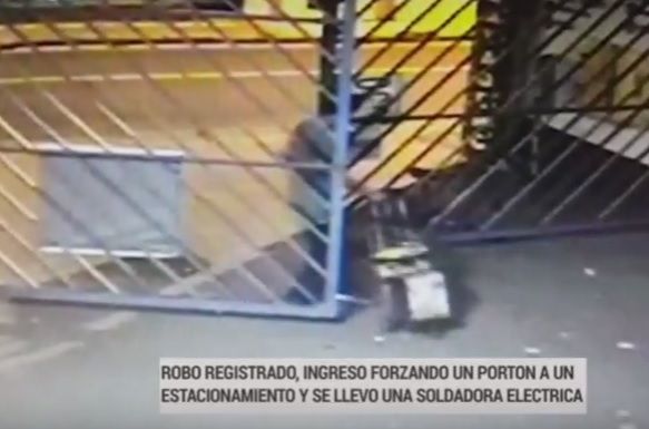 Como pancho por su casa: Video registró el robó de herramientas 