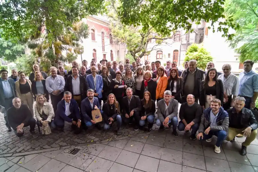 Lewandowski acompañó a sesenta presidentes comunales en una reunión con el secretario Bahillo para asistencia a productores afectados por la sequía