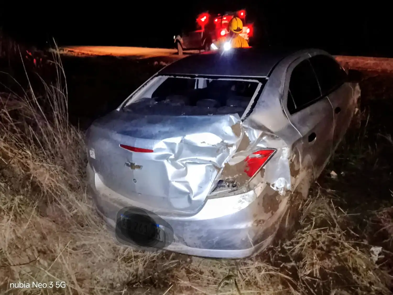 Un auto despistó en un camino rural cerca de Morteros y fue asistido por Bomberos - 2