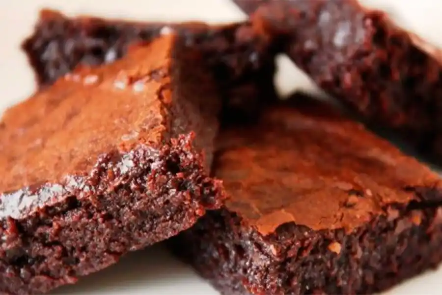 Increíble: una niña terminó internada tras comer un “brownie” con marihuana que cocinó su papá