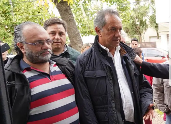 Roberto Gómez con Scioli