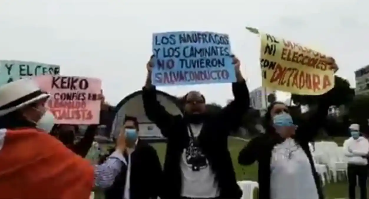 ¡ERES UN FRAUDE!: rechazan visita de Leopoldo López a Perú (VIDEO)