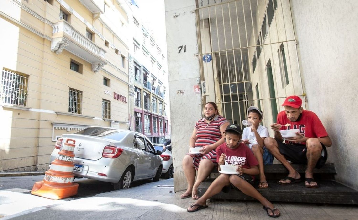 En la ciudad más rica de Brasil, la pandemia lleva a familias enteras a vivir en la calle