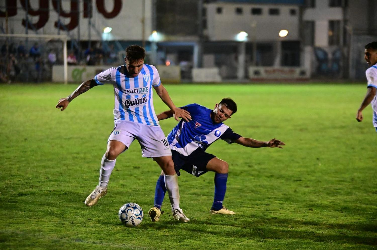 Con dos goles y una asistencia, Lucas Núñez fue la figura de Juventud en el debut.