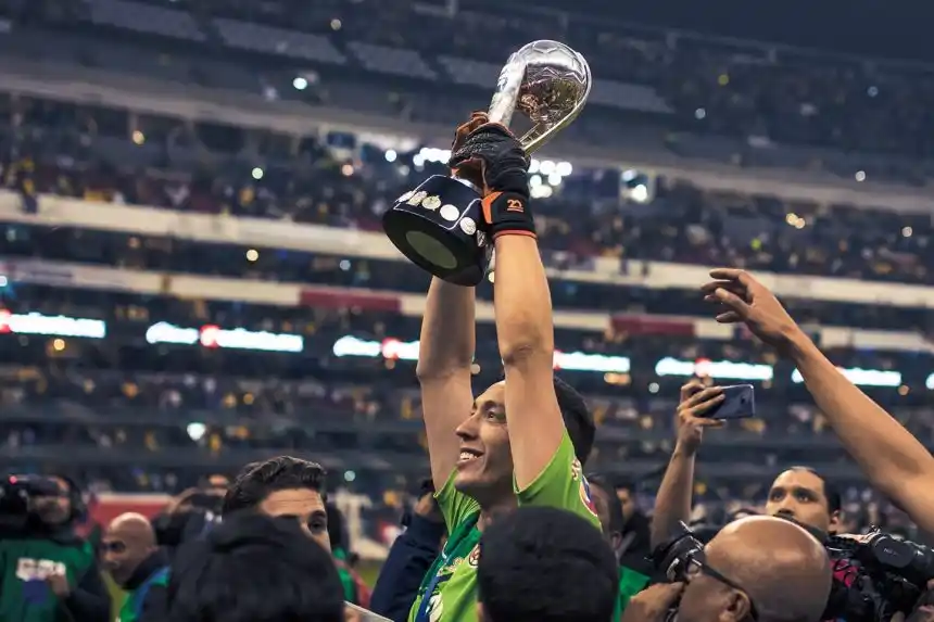 Agustín Marchesín, campeón del fútbol mexicano