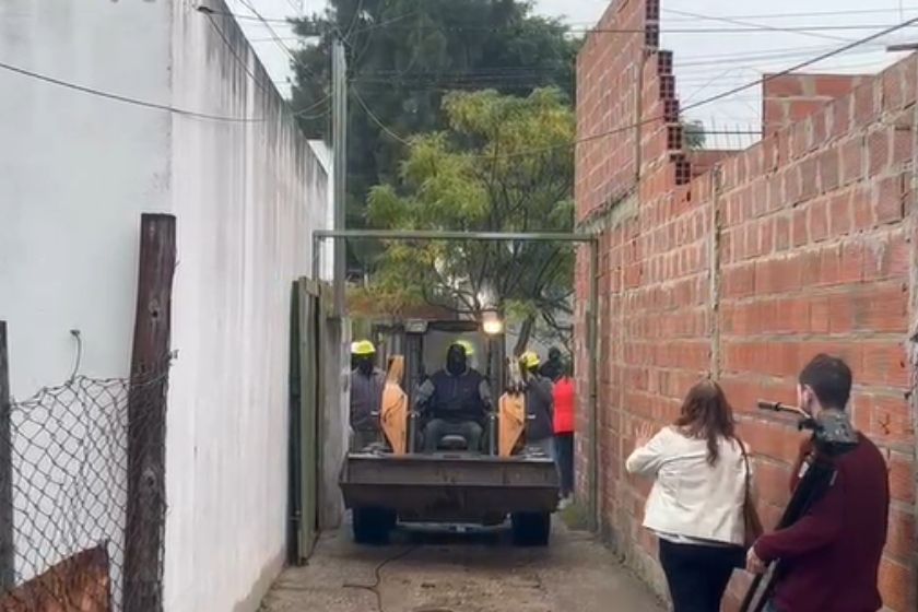 Reanudan la demolición de búnkeres en Rosario: derriban puntos de venta de droga vinculados a Chucky Monedita