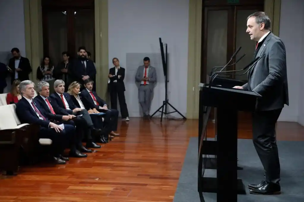 El Gobierno anunció un plan más moderado del esperado para blanquear dólares: el detalle de todas las medidas