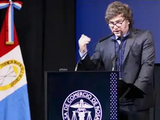 Milei expuso en la Bolsa de Comercio acerca de las tasas de interés en una "charla técnica".