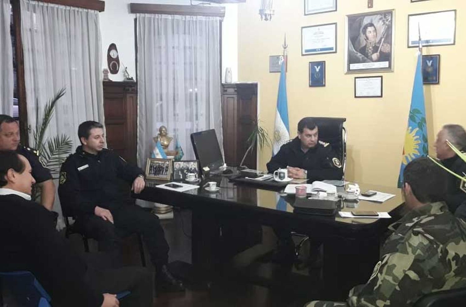 Tras repetidos hechos delictivos, frutihortícolas fueron recibidos por las fuerzas policiales