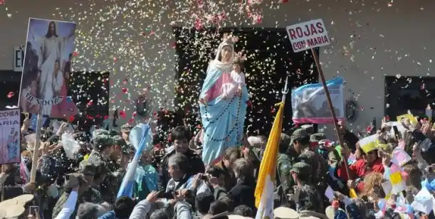 Una multitud celebra la aparición de la Virgen en San Nicolás