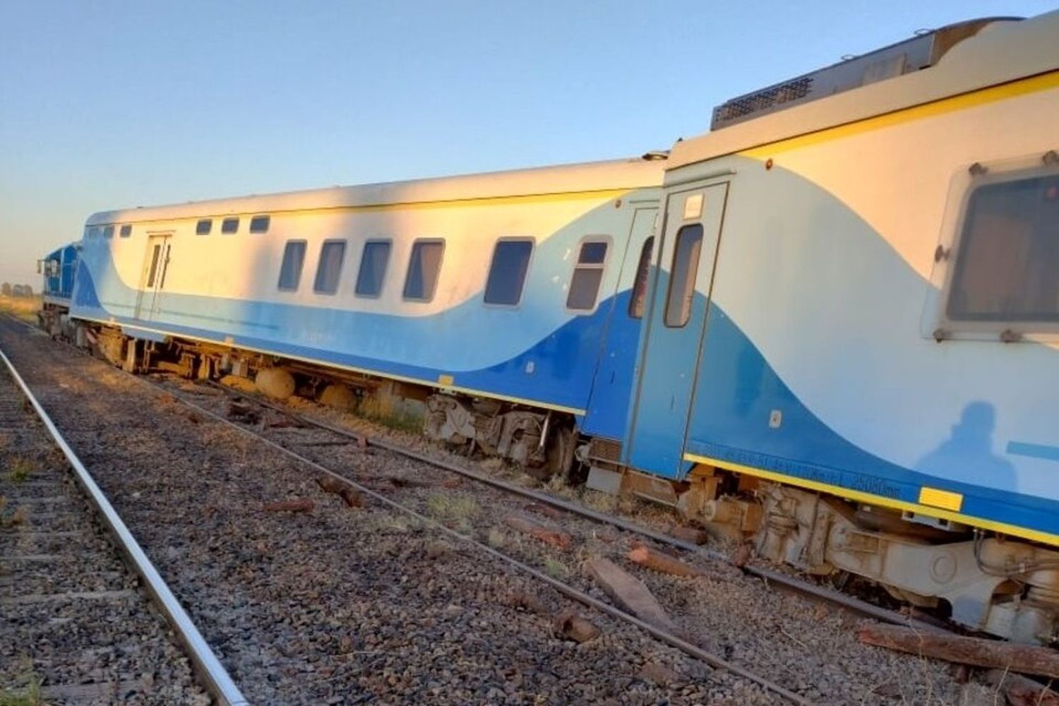 VIDEO: Descarriló un tren con más de 300 pasajeros en Olavarría