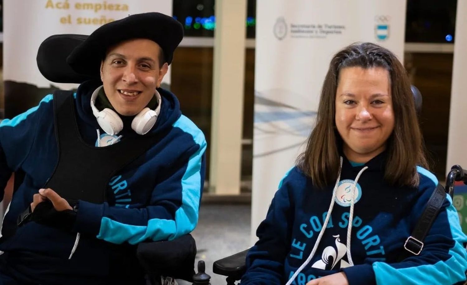 Rodrigo Romero y Stefanía Ferrando en Ezeiza antes de salir hacia París (Foto: ENARD)