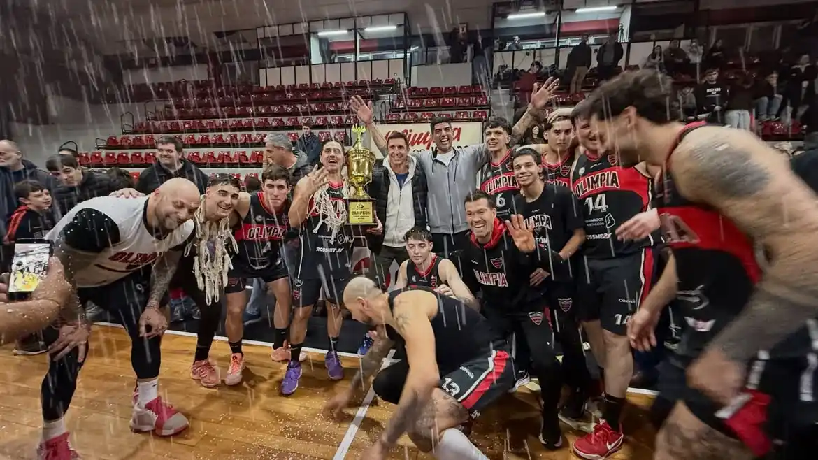 Una foto que ya comienza a ser una costumbre. Cuarto título consecutivo para Olimpia en la Asociación Venadense.