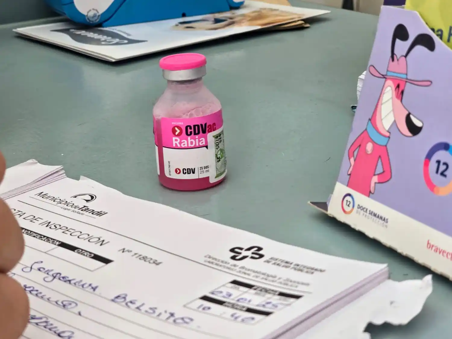 Entregaron vacunas antirrábicas y material descartable.