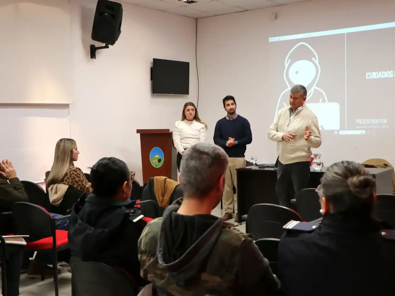 La charla también abarcó aspectos jurídicos de la ciberseguridad