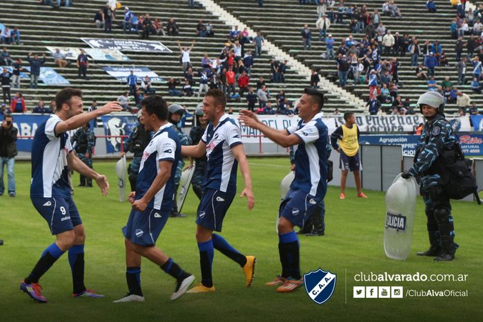 Alvarado lo iba ganando nuevamente, pero se lo empataron. (Foto: Rubén Sánchez - Club Alvarado)