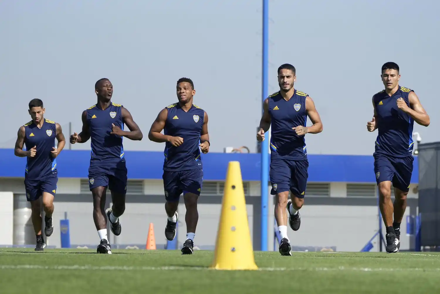 Ibarra prepara tres cambios para Boca frente a Defensa