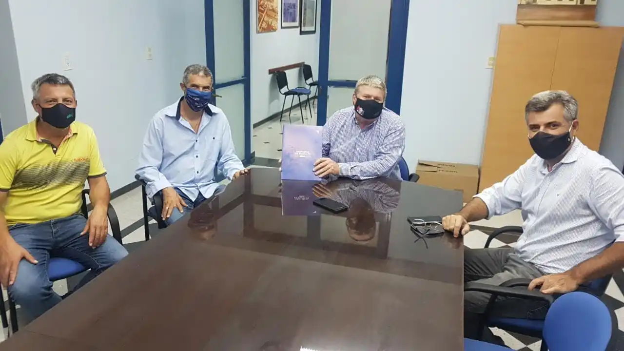 Entrega de fondos a localidades de Las Colonias