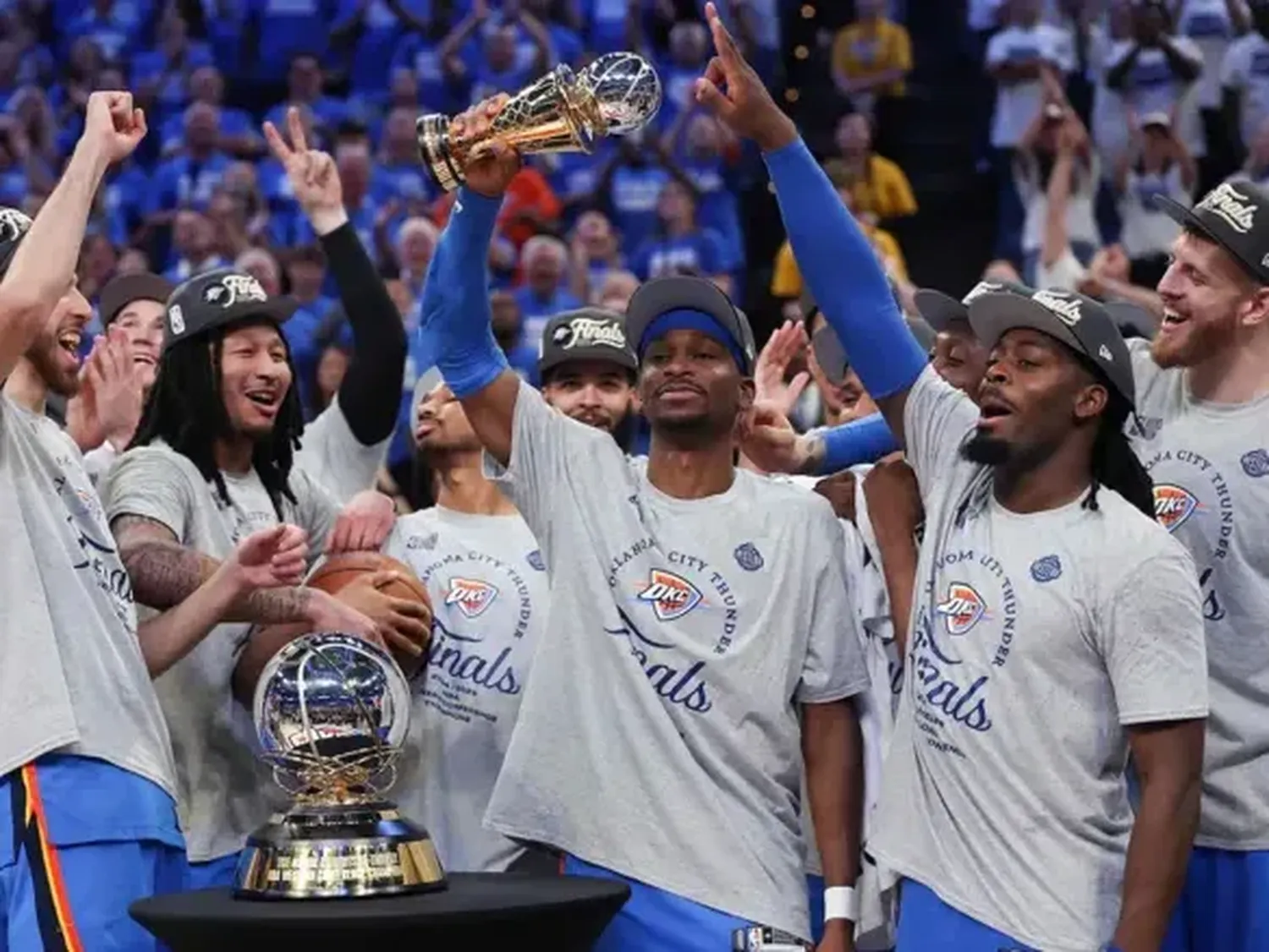 Oklahoma Thunder arrasa en el Oeste y regresa a las Finales de la NBA